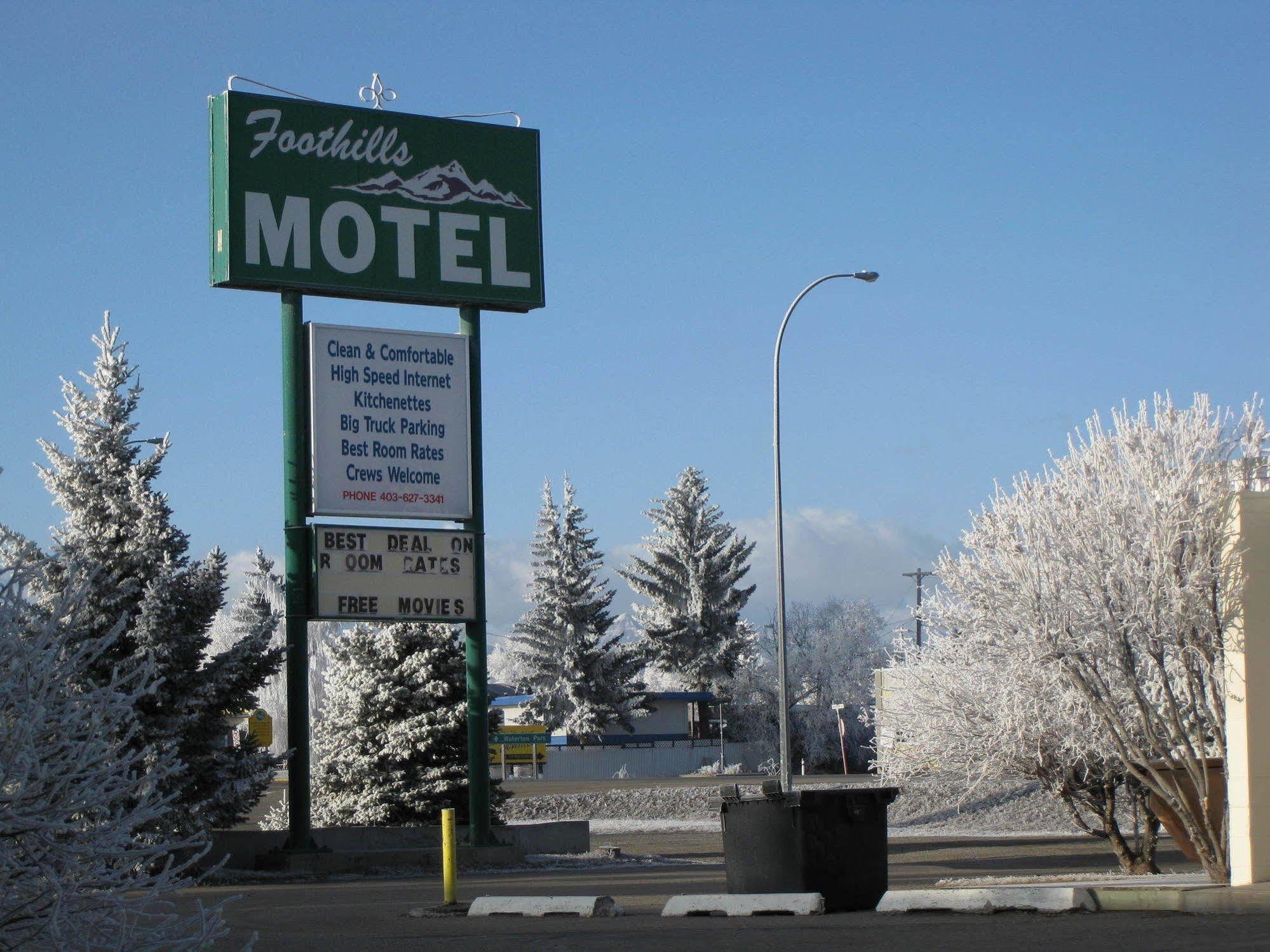 Econo Lodge Inn & Suites Pincher Creek Exterior photo