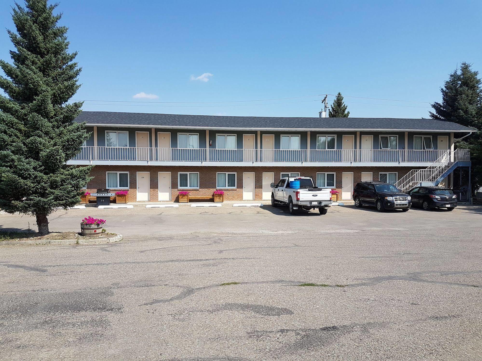 Econo Lodge Inn & Suites Pincher Creek Exterior photo